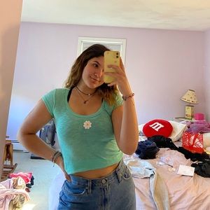 Daisy patch green shirt